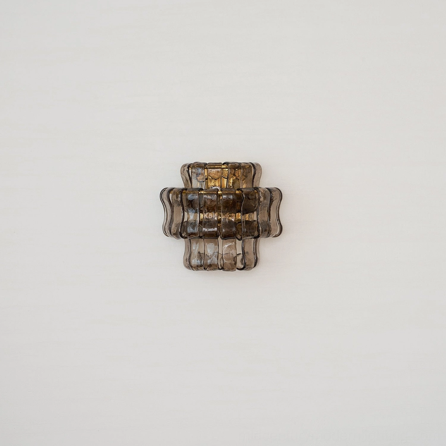 Albano wall sconce size scale comparison with standard measurements in inches and centimeters