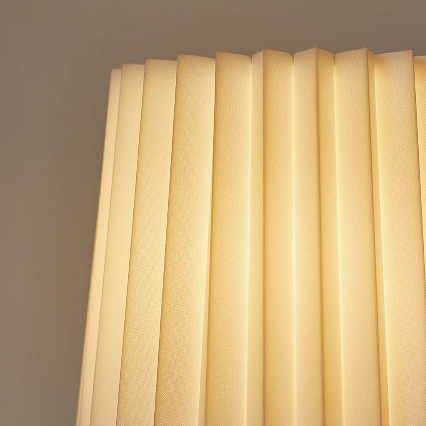 Apollo ceramic table lamp color finish detail view