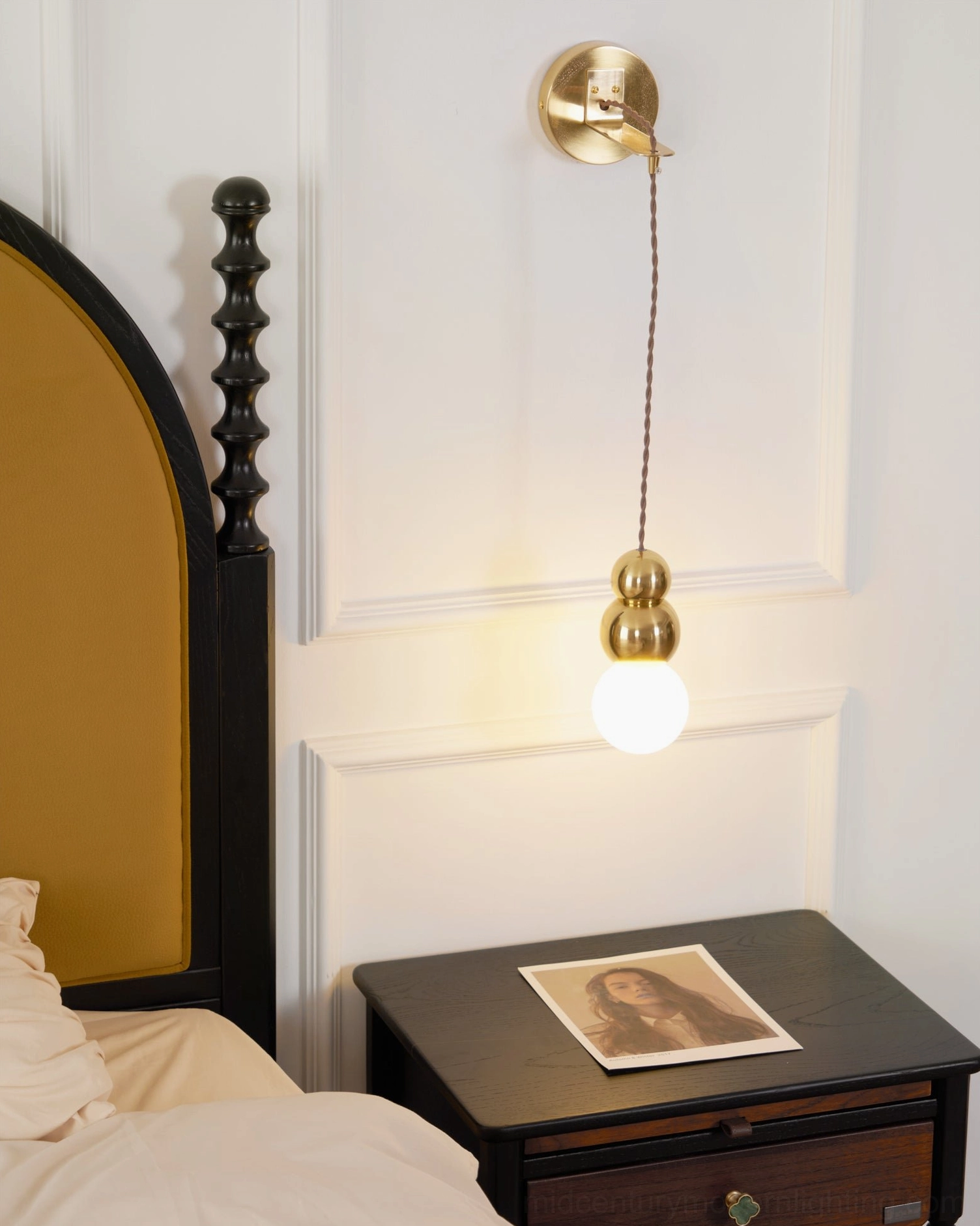 Ball series wall light installation detail, metal bracket and braided cord, technical assembly view