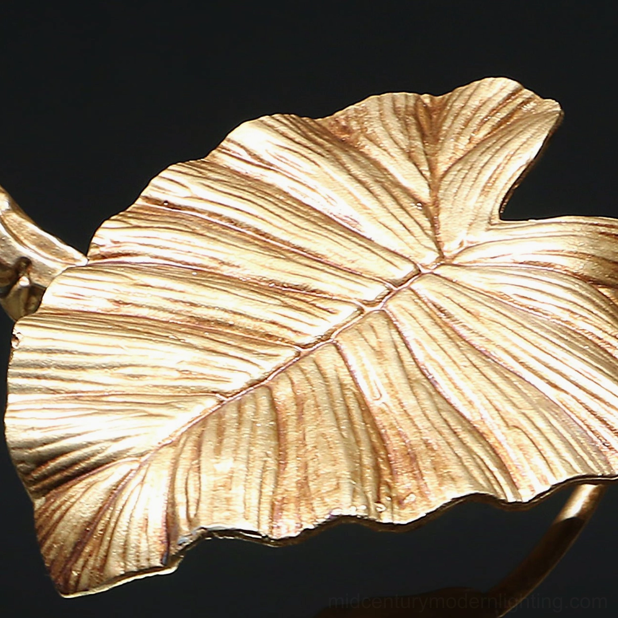 Brass leaf chandelier energy-efficient LED - modern sustainable lighting with integrated long-life bulbs