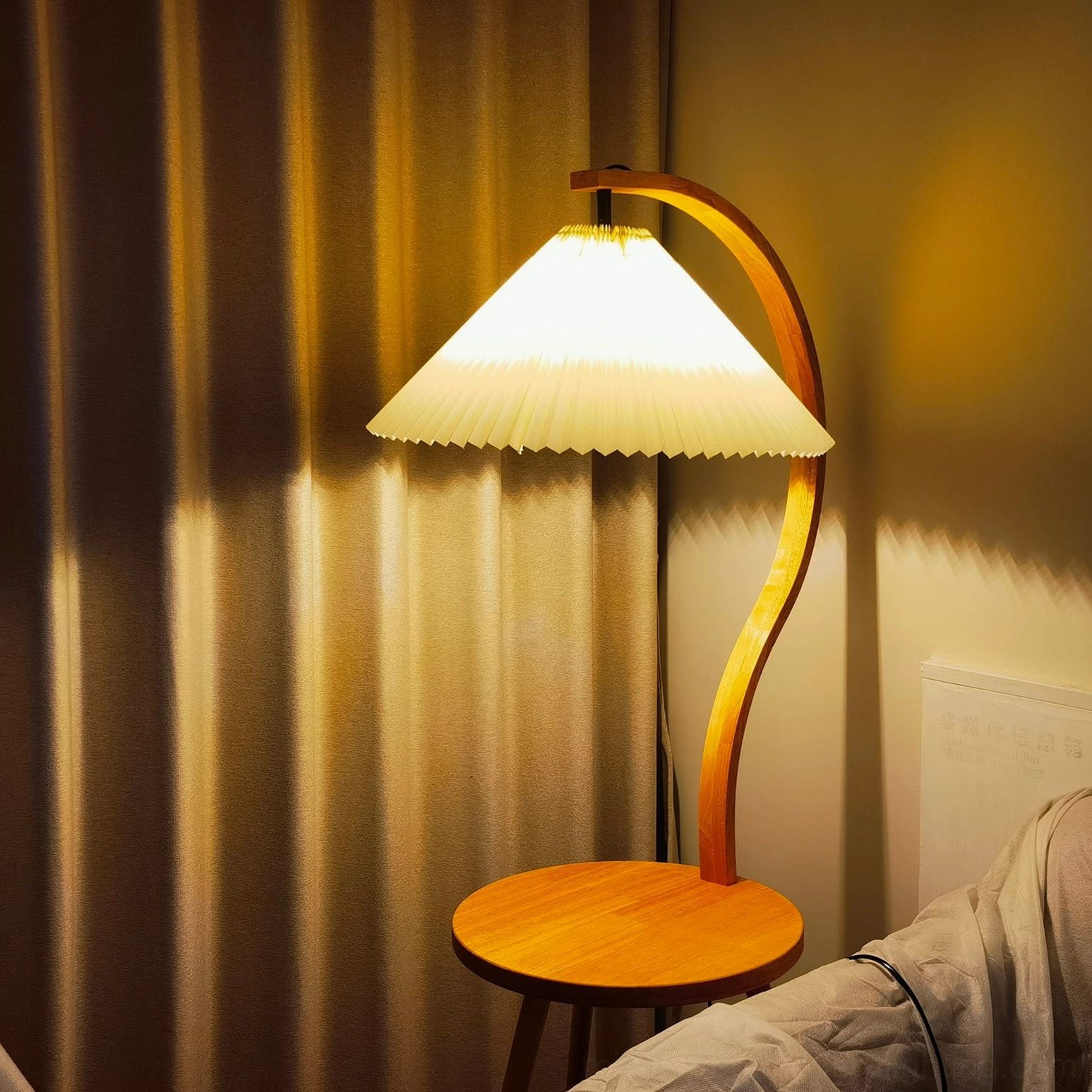 Caprani modern floor lamp showcasing organic curved design and mid-century aesthetic principles