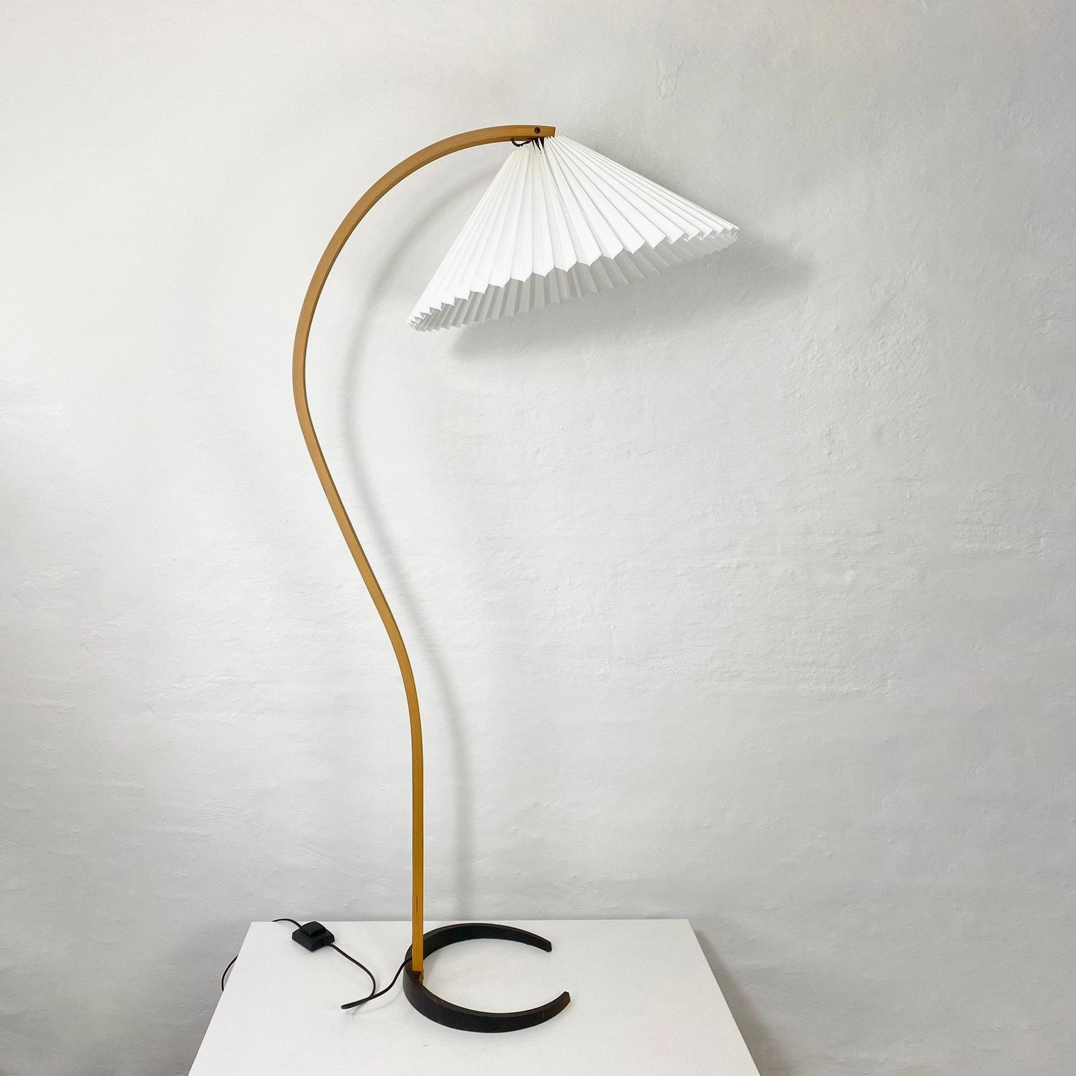 Caprani white linen shade floor lamp brightest variant product photography detail