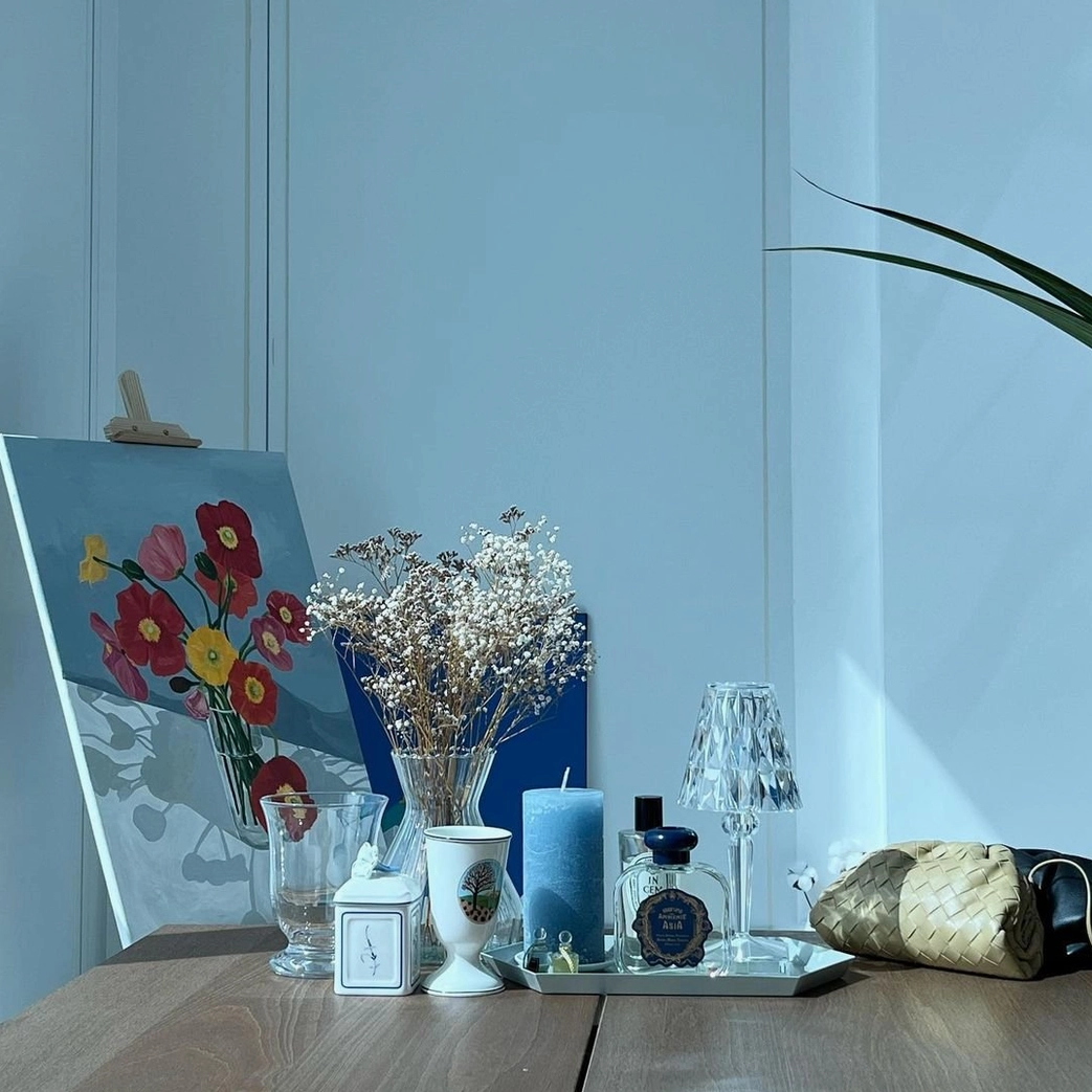 Portable battery crystal lamp workspace flexibility repositioning