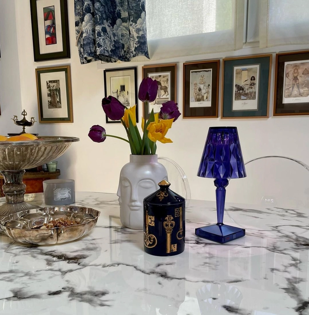 Crystal table lamp cable-free design clutter-free aesthetics