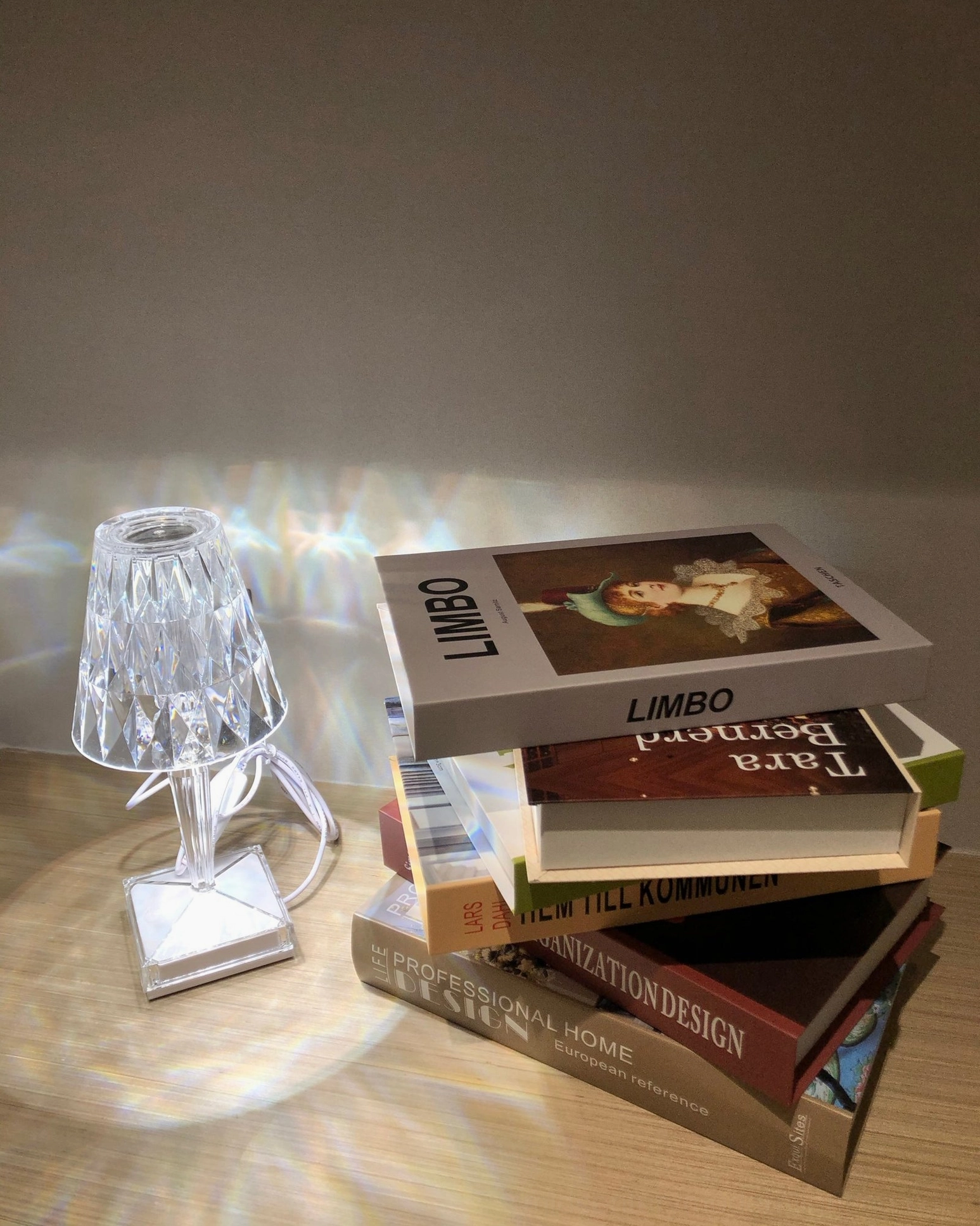 Crystal lamp cordless design eliminating outlet constraints