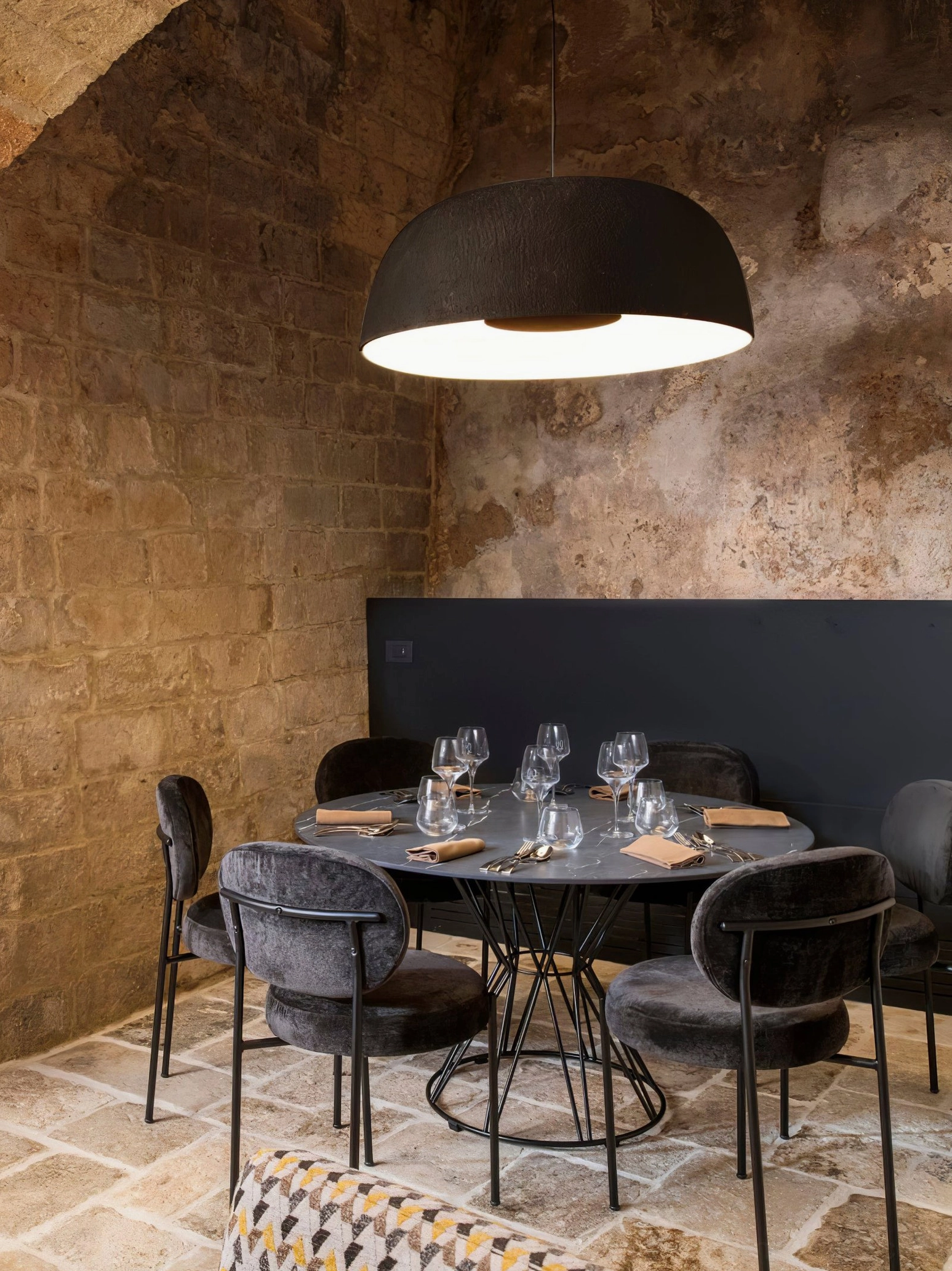 Djembe pendant lamp installation detail showing ceiling mount and cord length specifications