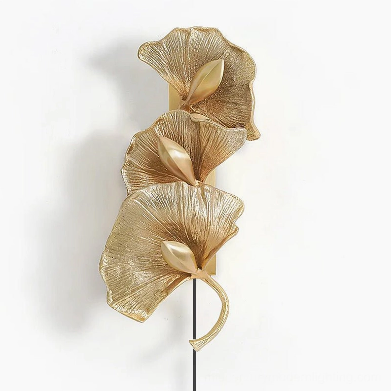 Complete ginkgo leaf brass wall lamp with 150cm cord and integrated push button switch, all plug variants