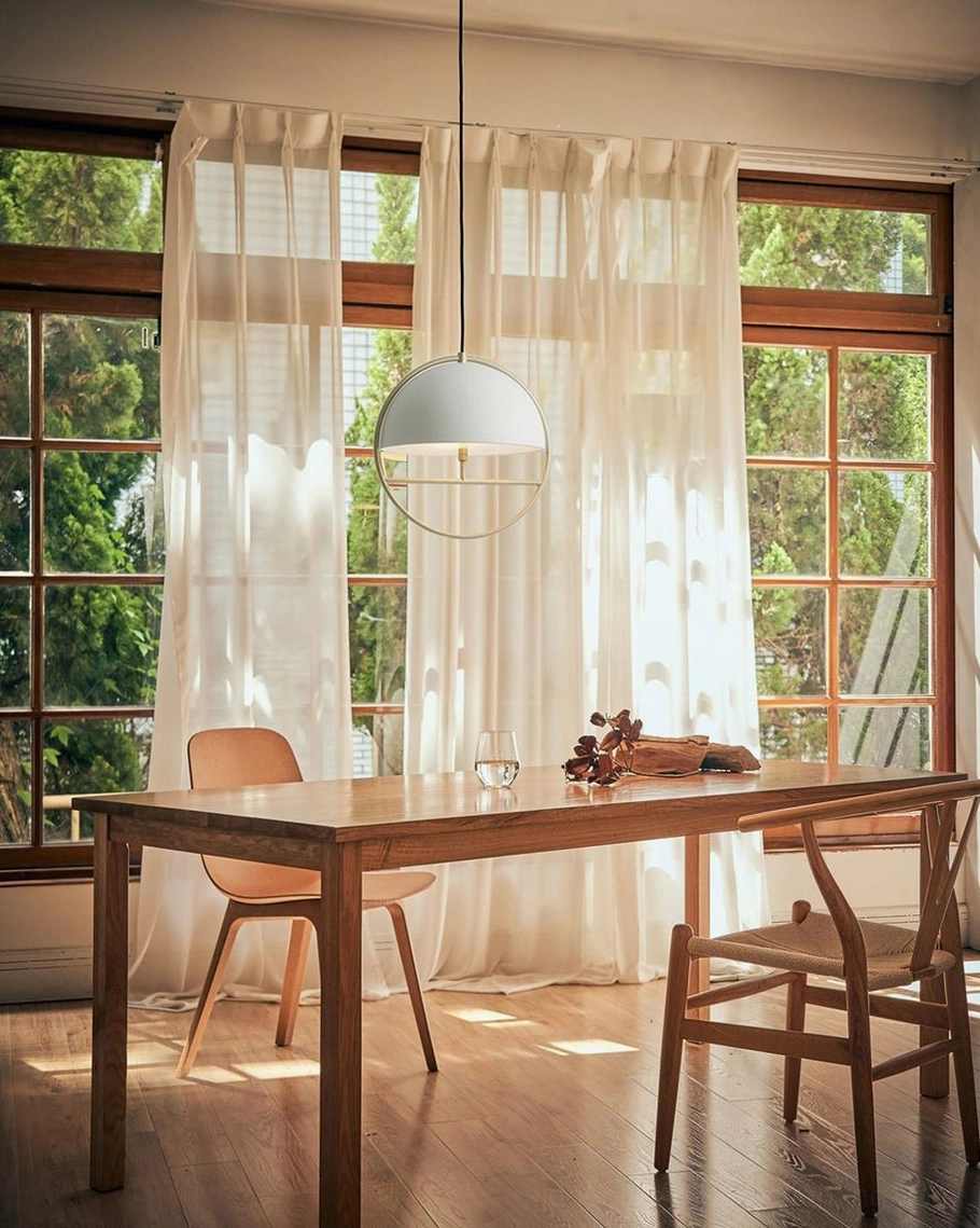 Pendant lamp installation guide showing ceiling mounting and suspension wire setup