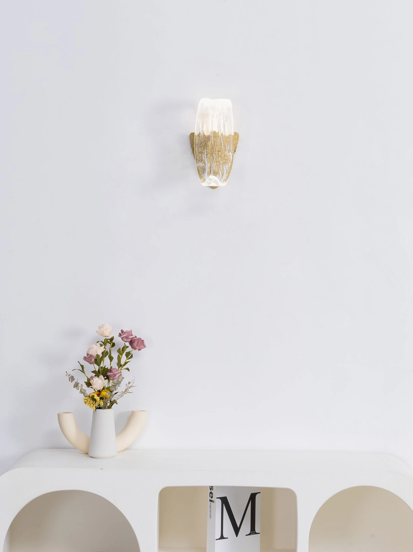 Icarus glass wall lamp showcase highlighting fluid liquid-inspired design and light refraction