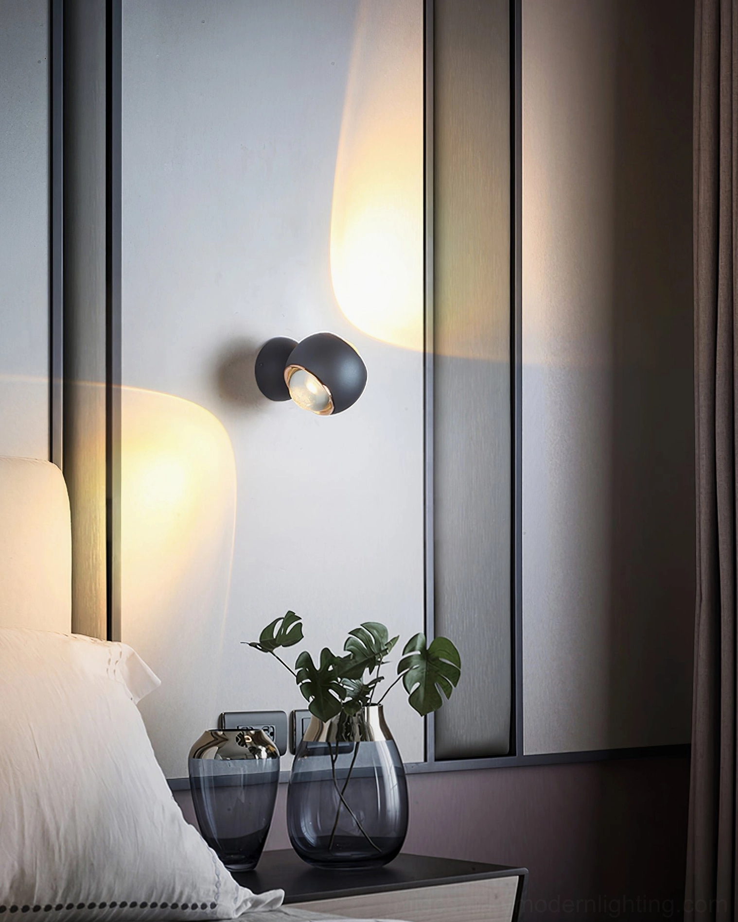Io Verticale compact small wall lamp bedroom corner green plant modern minimalist