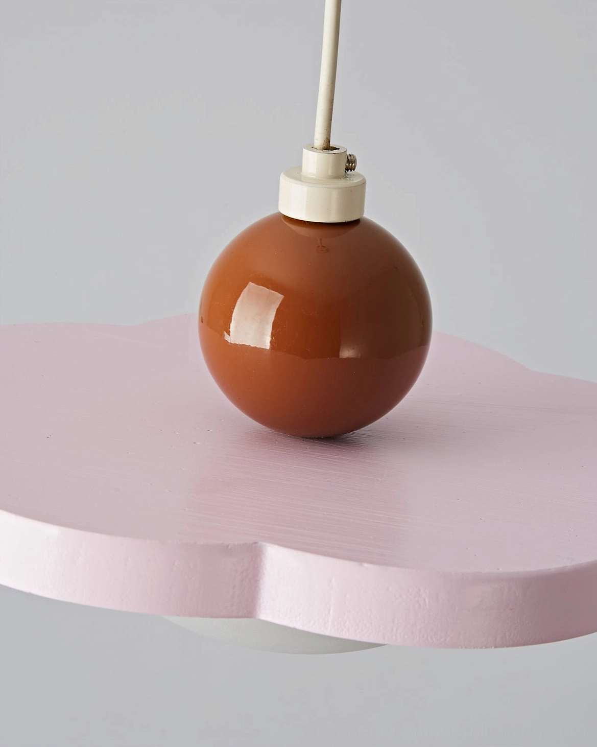 Laguna pendant light warm LED illumination performance, ambient lighting demonstration
