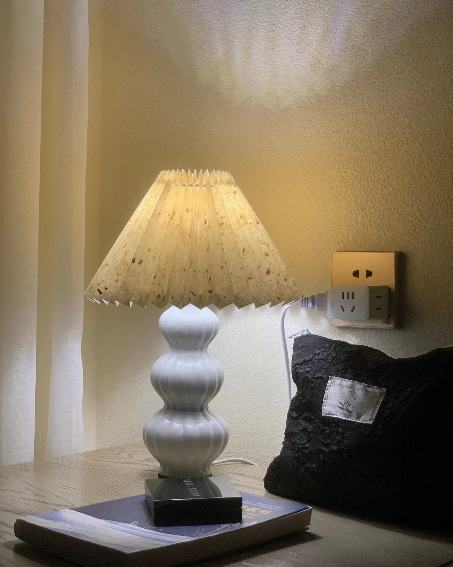 Luna pleated table lamp assembly instructions, ceramic base and pleated shade mounting process