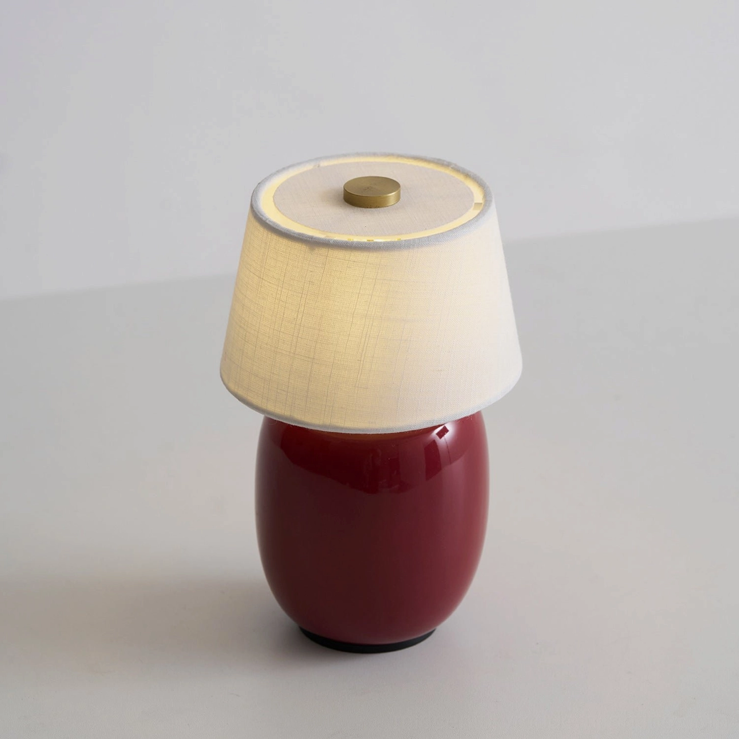 Marie table lamp rechargeable battery and USB charging system detail