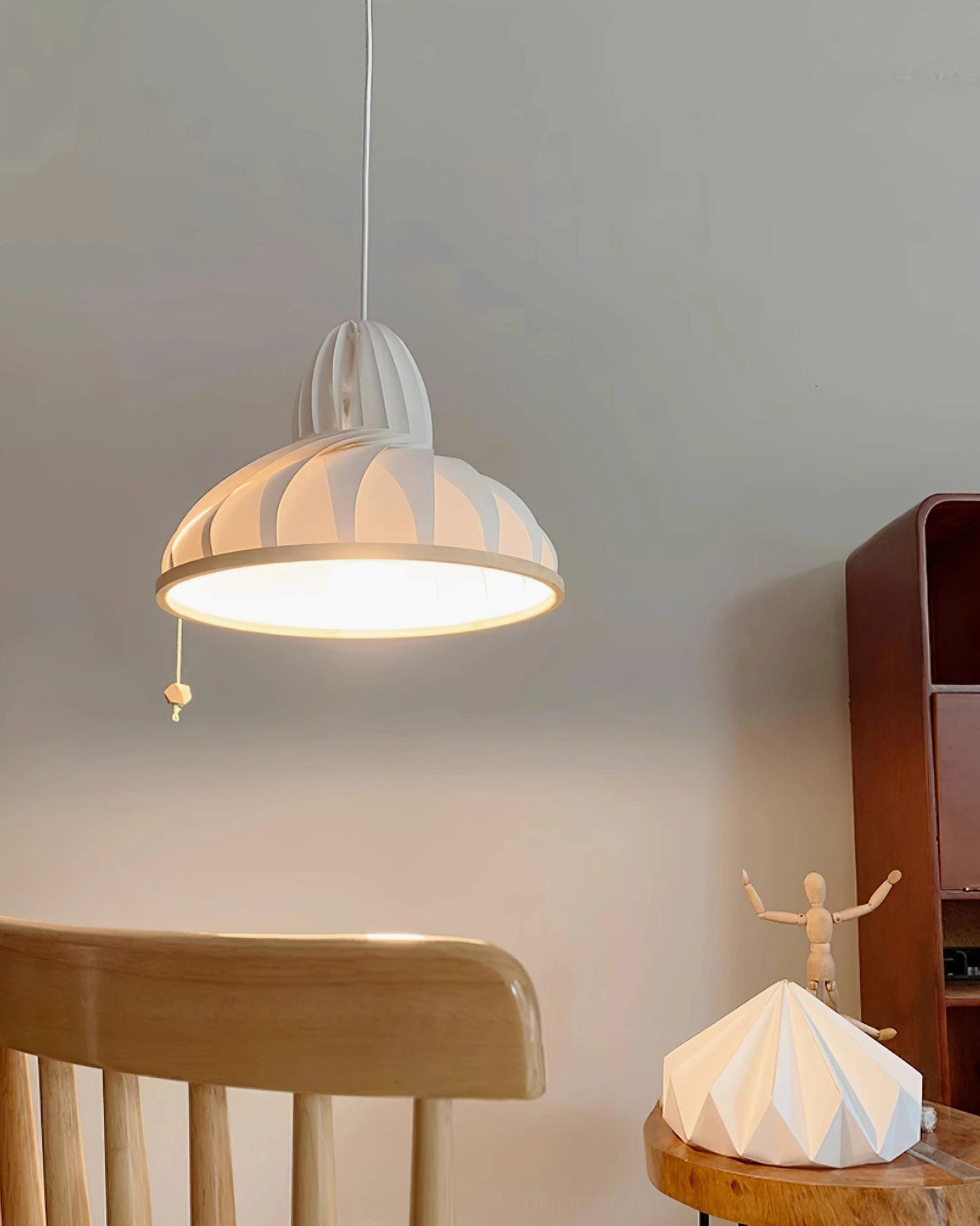 Meblo mid-century modern pendant lamp showing full proportions and natural materials