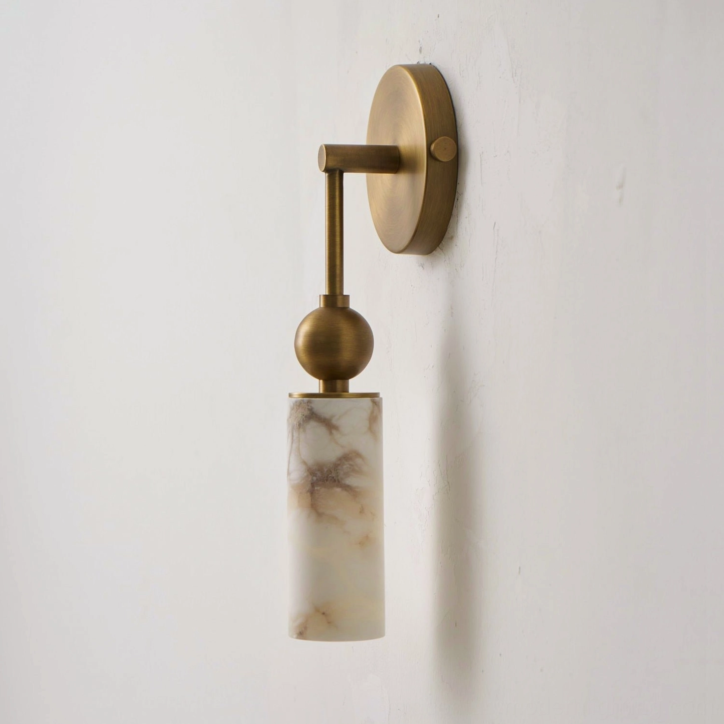 Single-head Metro Alabaster wall lamp in black finish with natural alabaster cylinder detail view