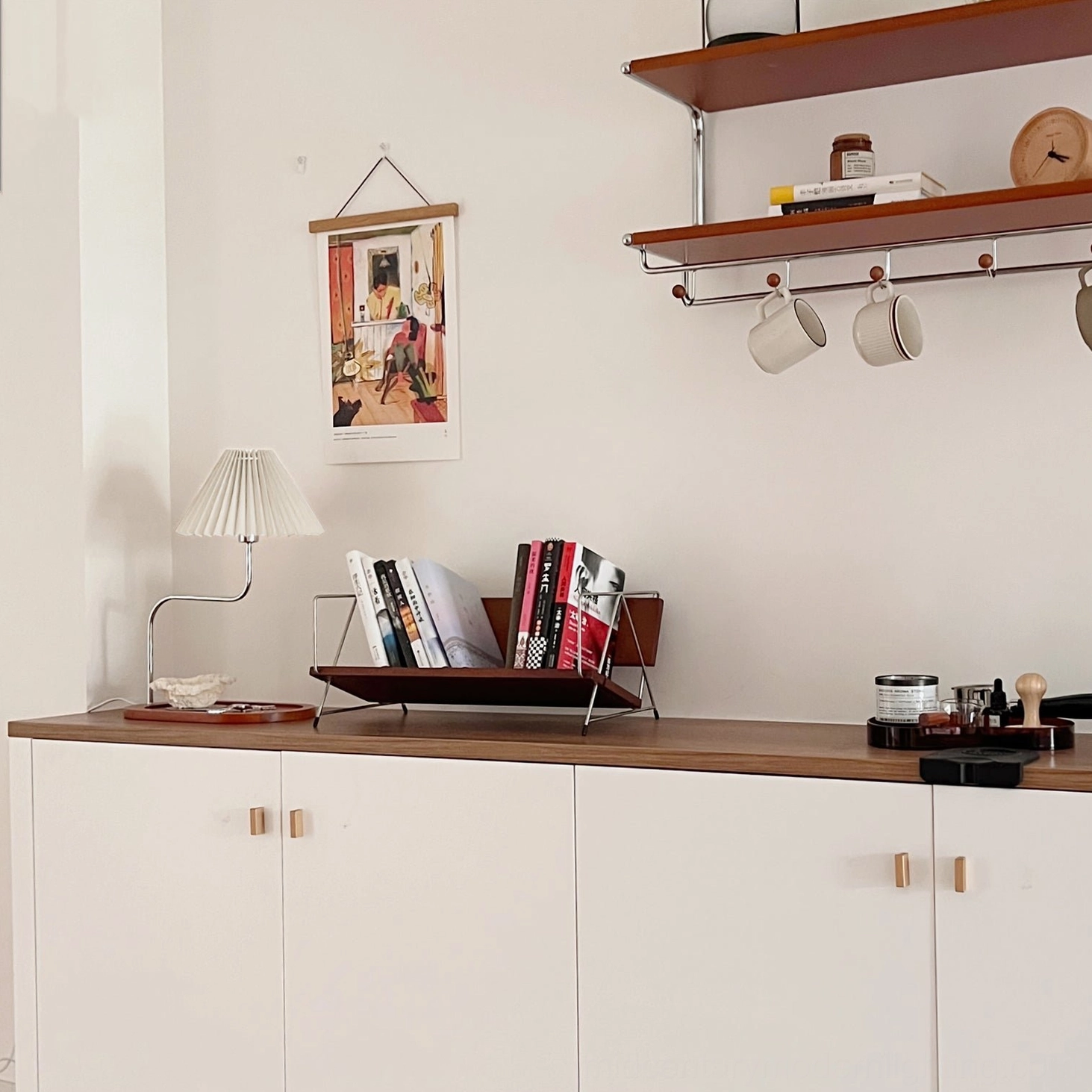 Functional mid-century table lamp with integrated wooden tray for organized nightstand styling