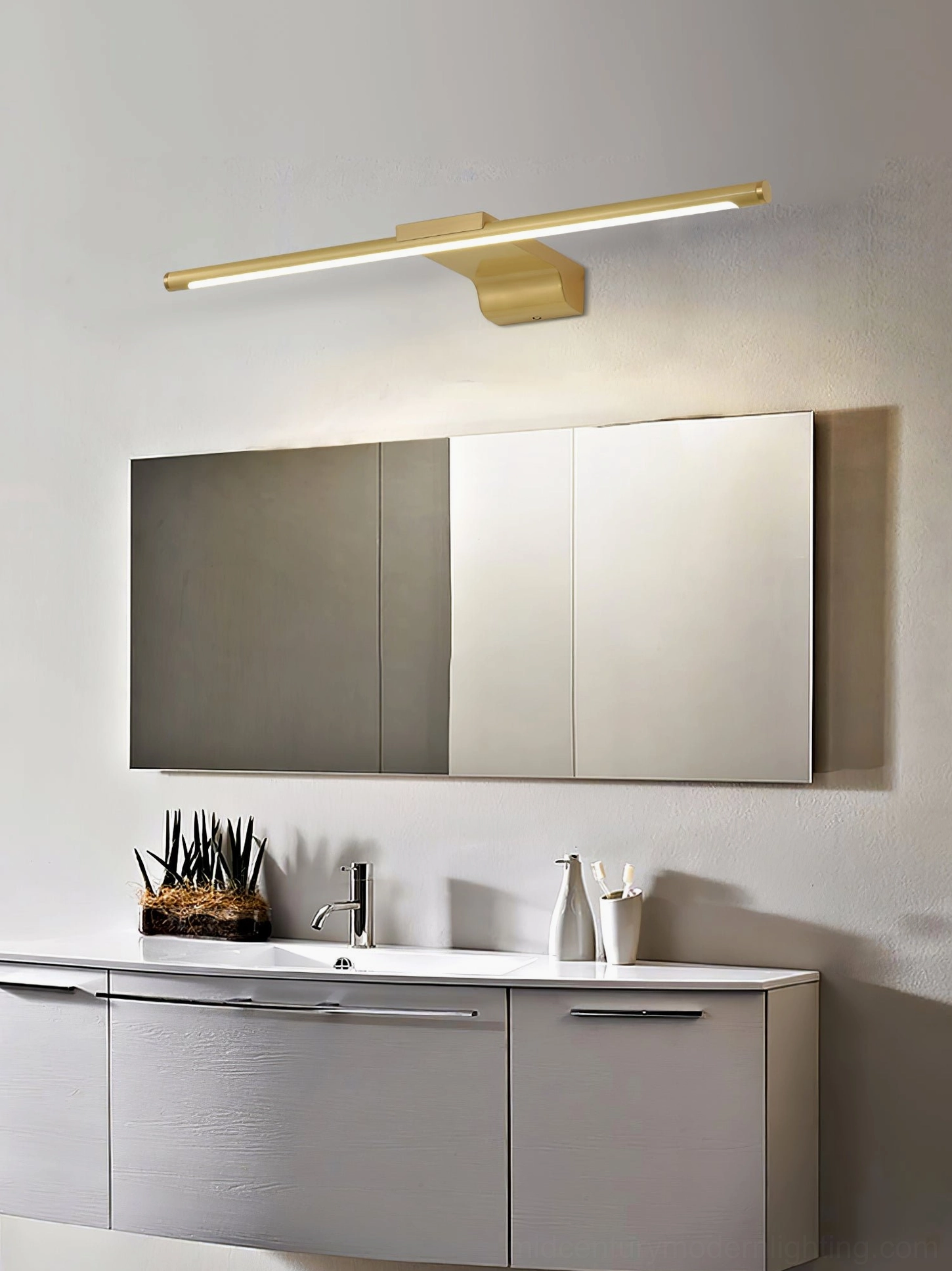 Mid-century modern inspired brass wall lamp with horizontal orientation