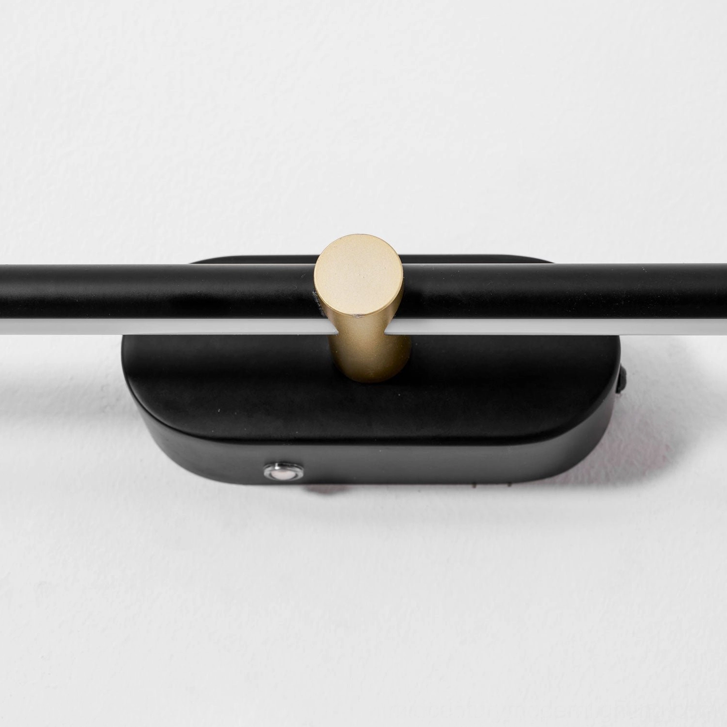 Minimalist linear wall lamp showing tool-free installation and damage-free mounting system