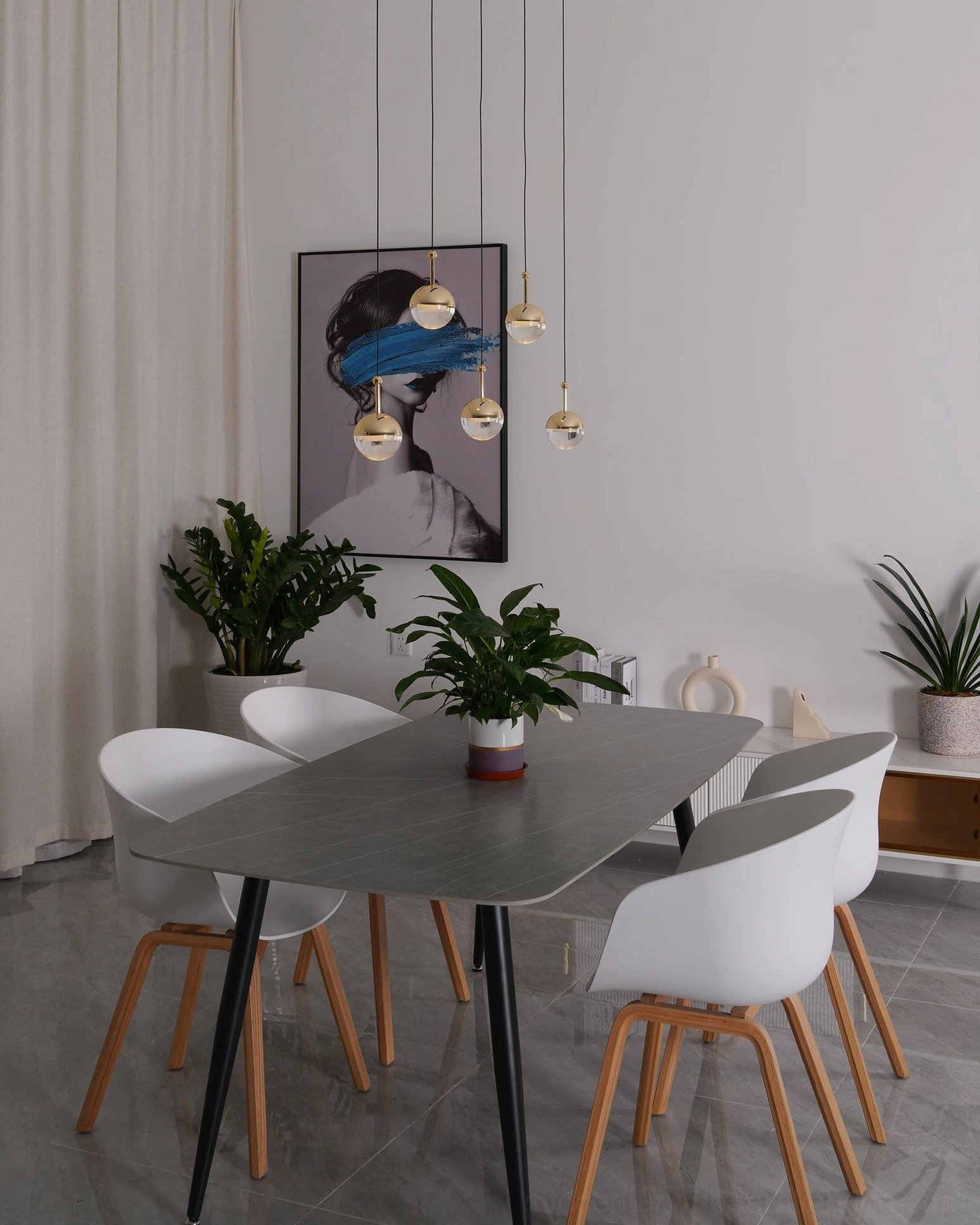 Multiple spherical glass pendant lights modern dining room chandelier multi-head configuration