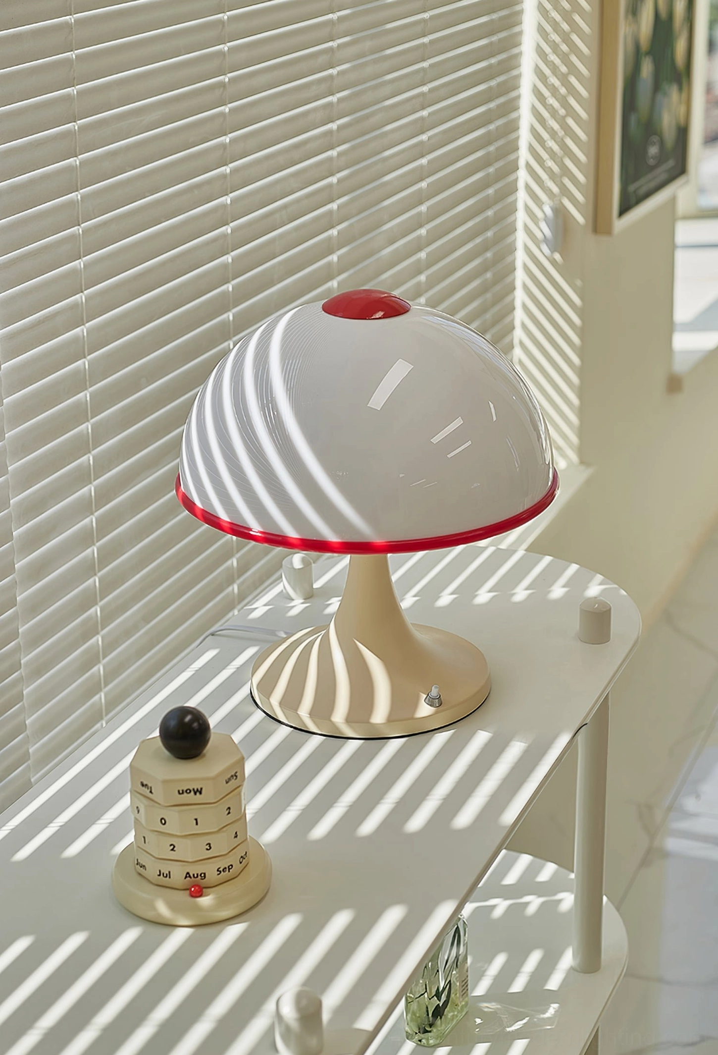 Retro mushroom lamp oblique view, glossy acrylic dome with soft diffused light