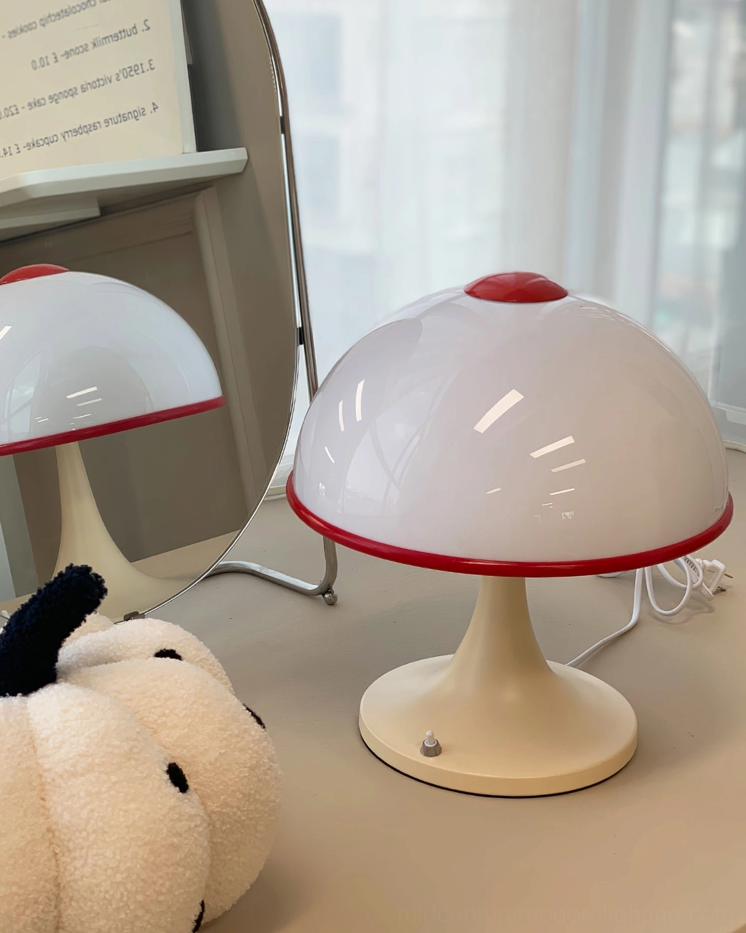 Mushroom table lamp with 150cm cord and push-button switch, ready to install