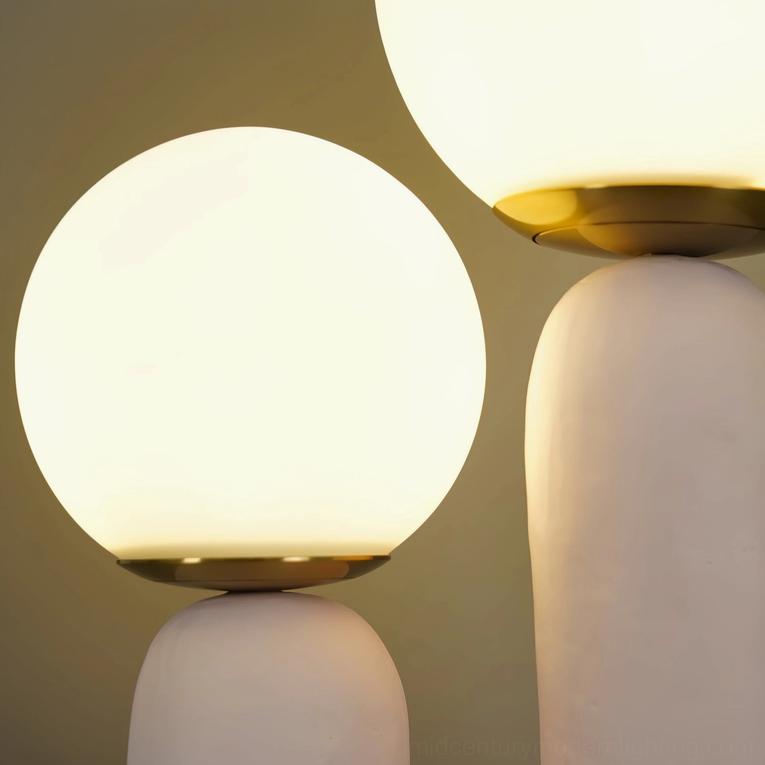 Oo lamp frosted glass sphere shade light diffusion