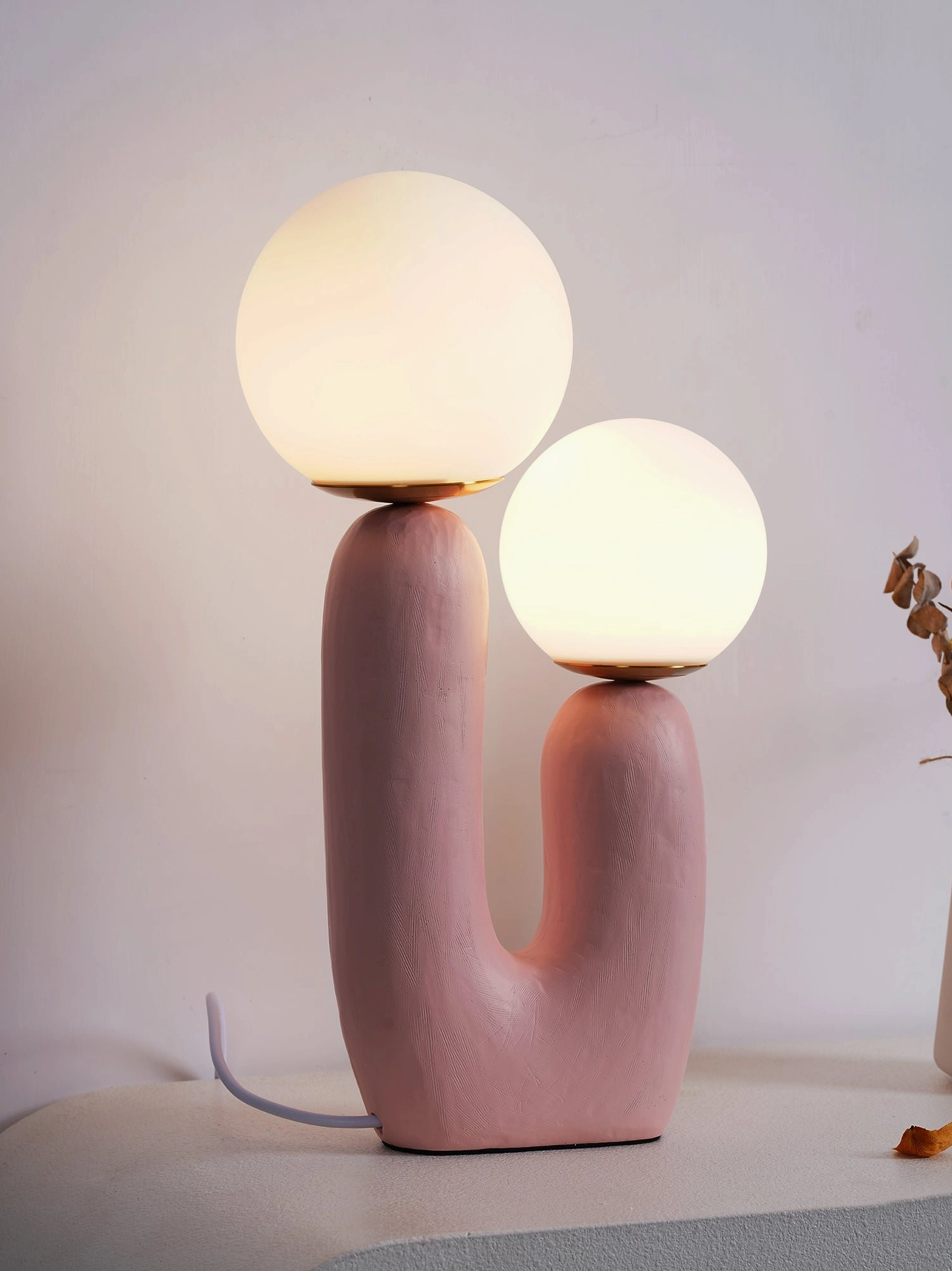 Oo table lamp glass shade interior illumination detail