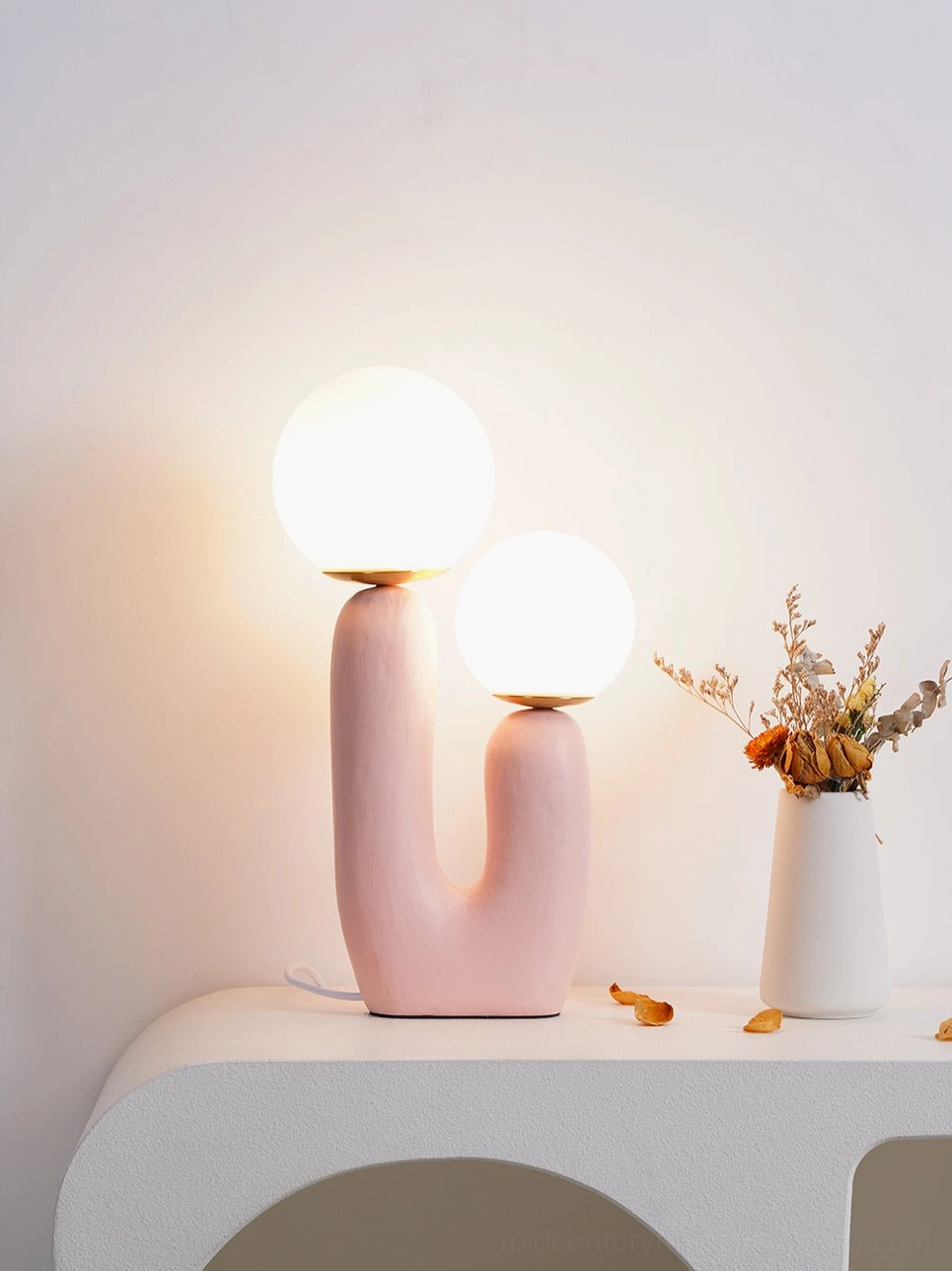 Oo table lamp three-quarter angle showing sculptural form and proportions
