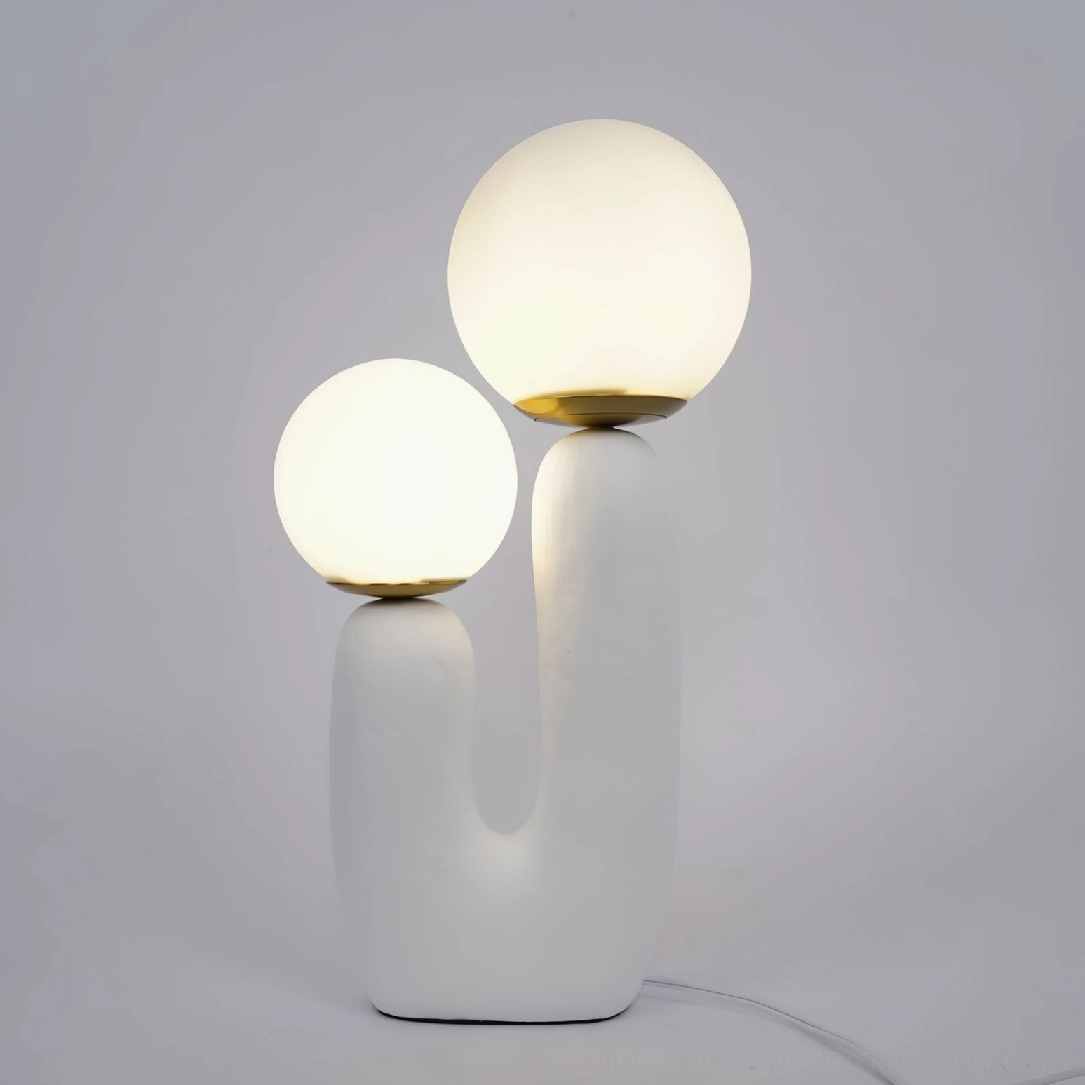 Oo ceramic table lamp with white base and brass metal fixtures detail view
