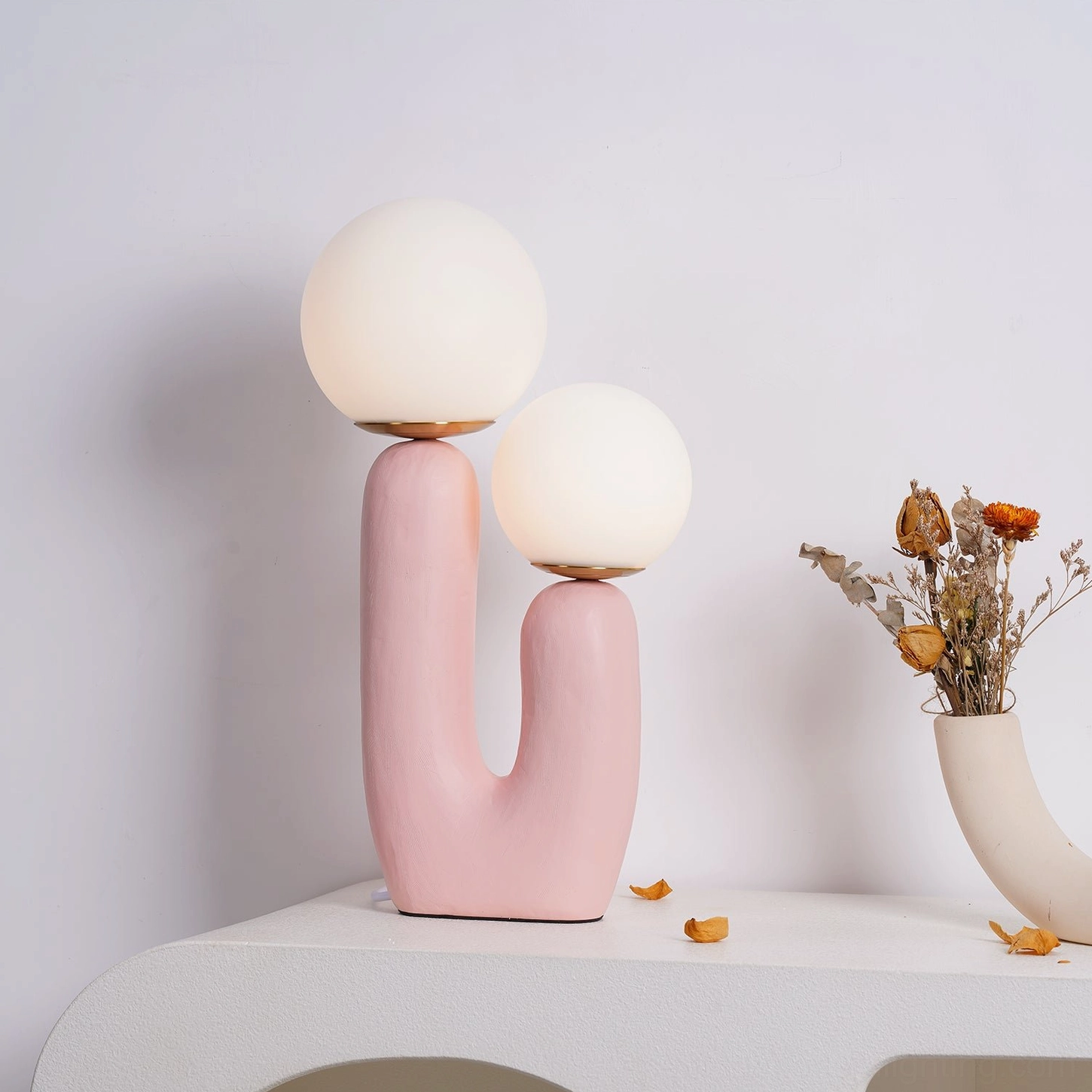 Oo pink ceramic table lamp three-quarter view with dried flower styling