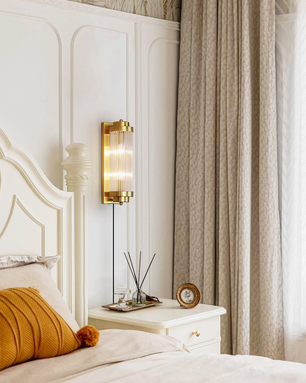 Pillar Offset wall lamp styled in classic American bedroom, showcasing elegant retro home decor aesthetic