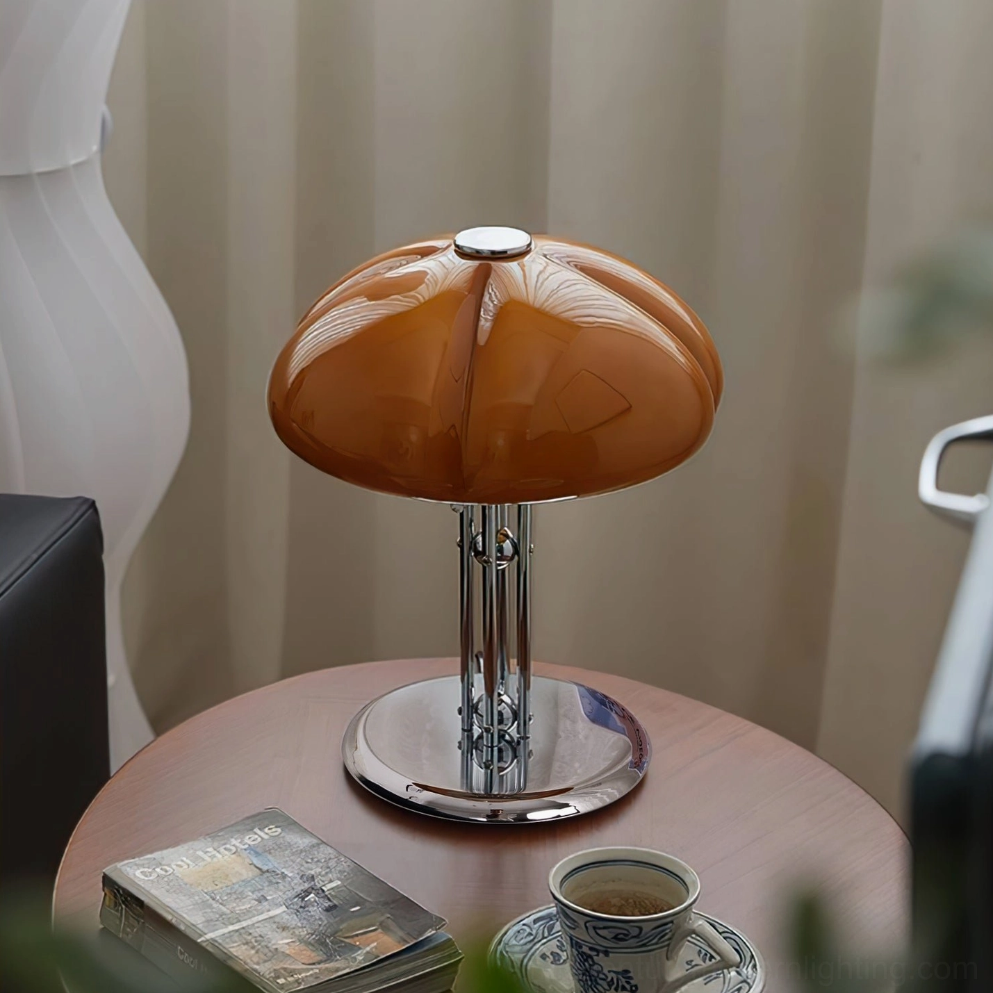 Quadrifoglio 1970s-inspired four-leaf clover table lamp, front profile view, warm amber glass and chrome elements