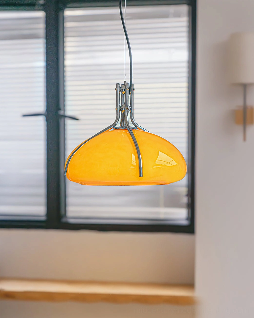 Quadrifoglio pendant lamp in minimalist bright interior with double windows