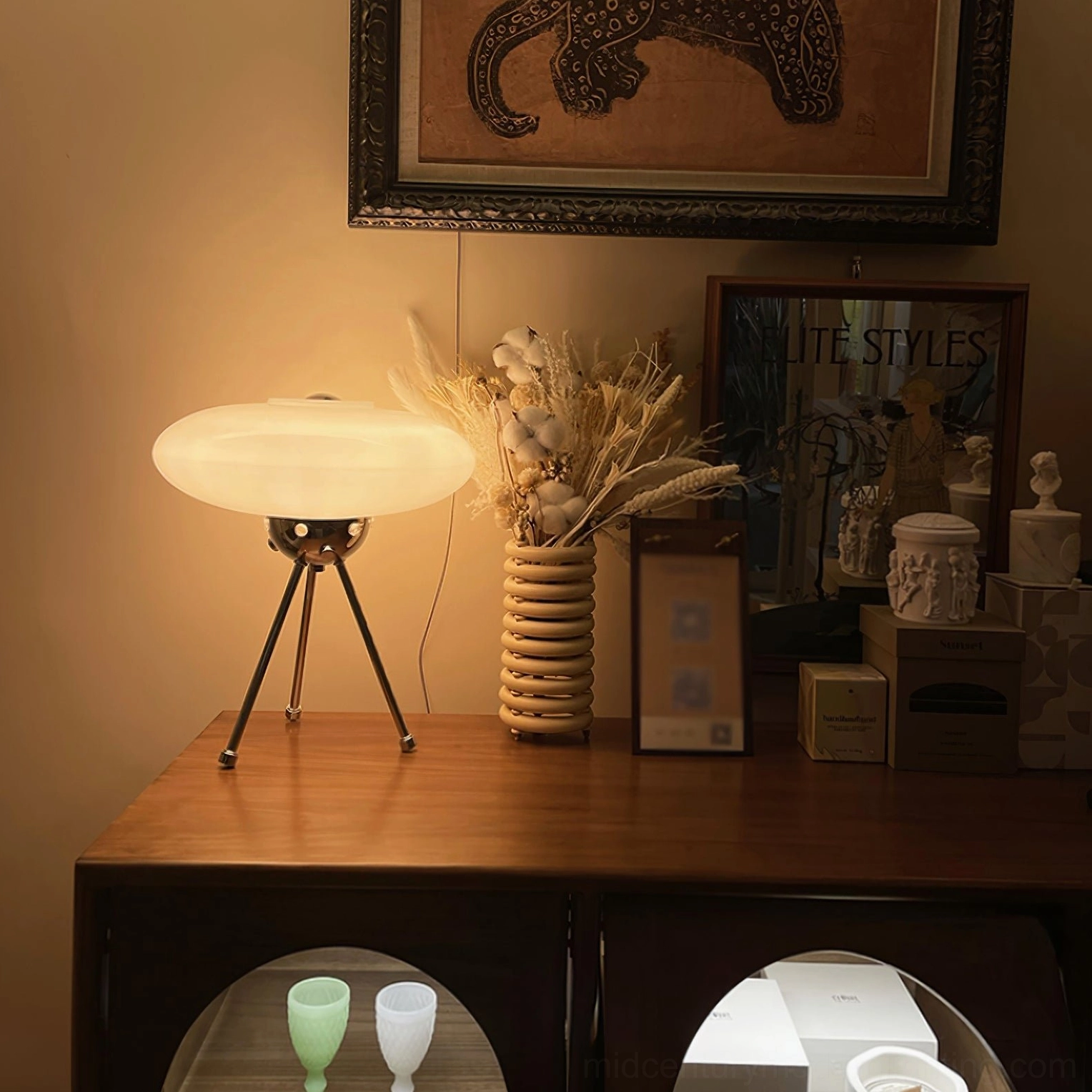 Space age UFO table lamp retro-futuristic design mid-century modern lighting fixture