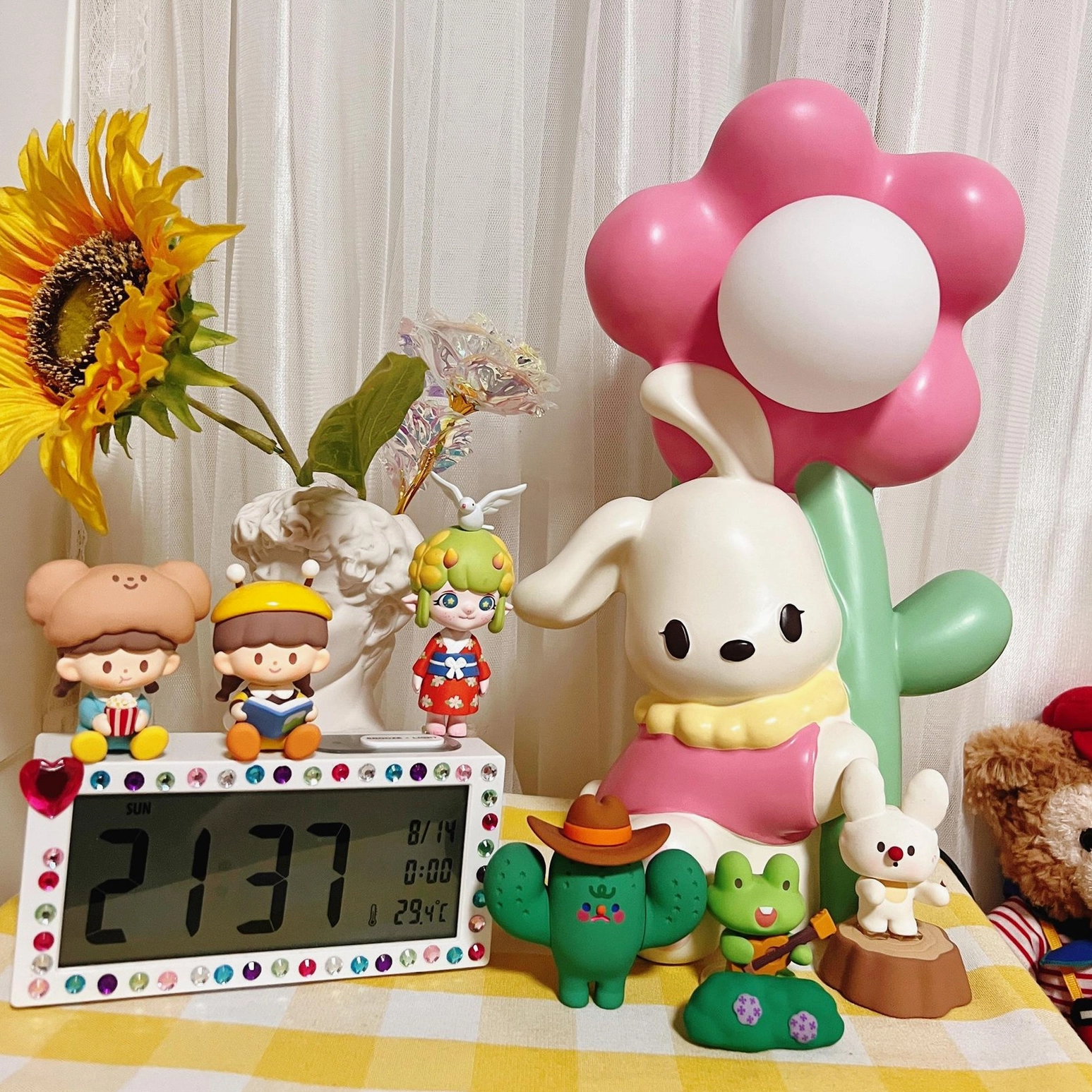 Playful Bunny Flower Table Lamp design showcasing whimsical character and modern aesthetic