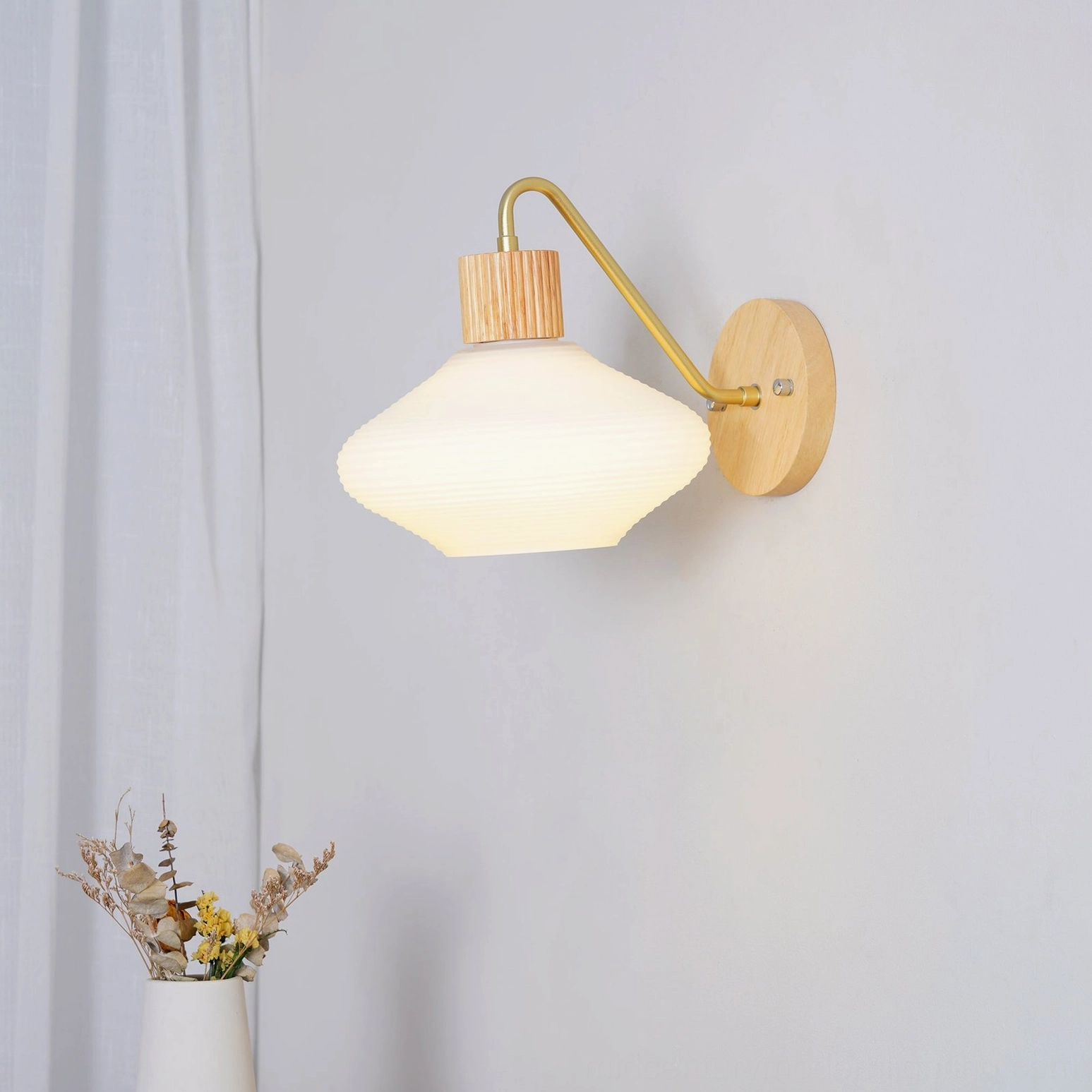 Wohlert wall-mounted lamp suitable for contemporary home design